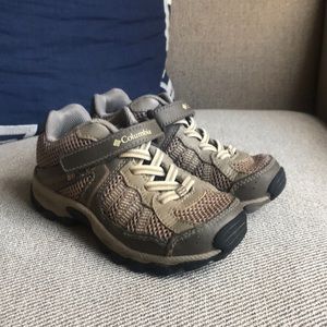 Columbia toddler girl low top hiking shoe.